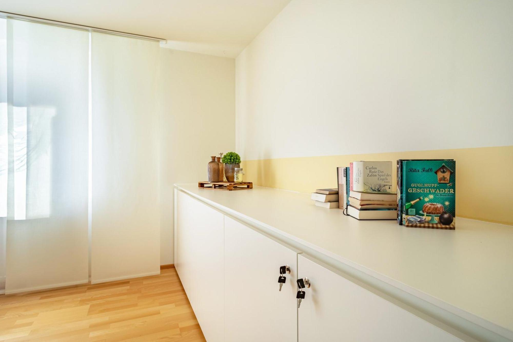 Apartment 21 *
