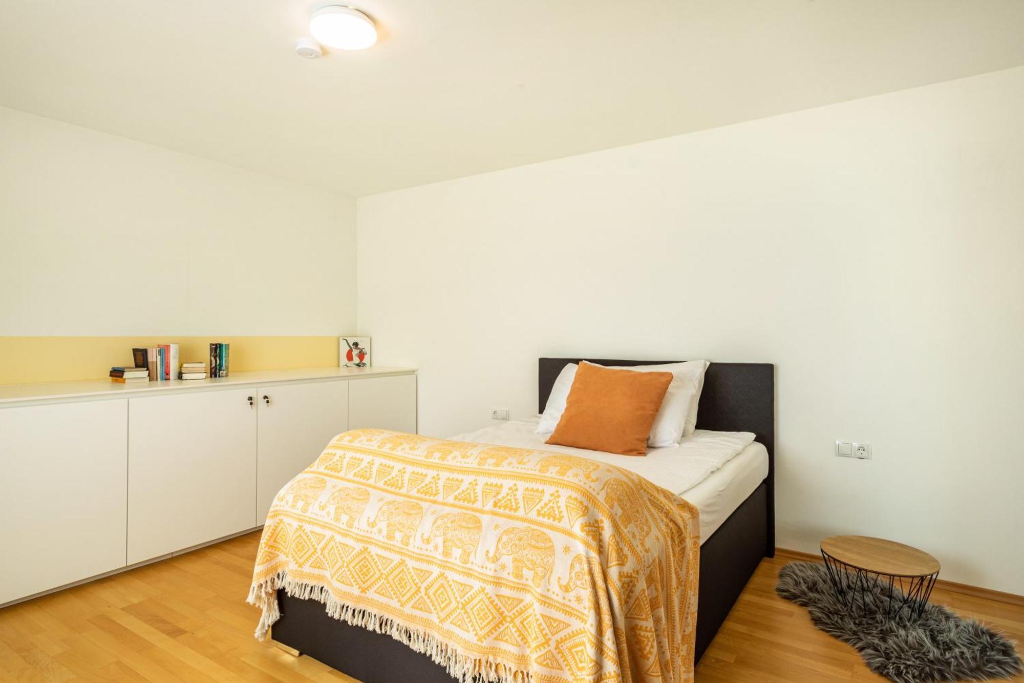 Apartment 21 *